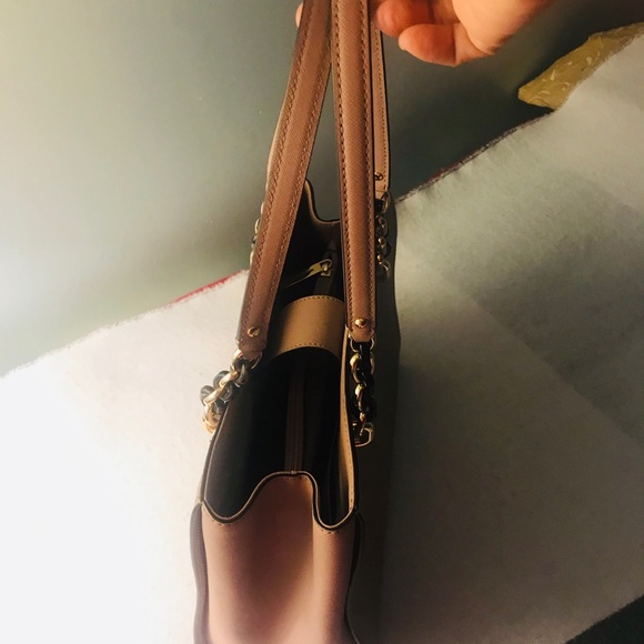 Michael Kors Pink Medium Cynthia Saffiano Satche - Picture 13 of 16